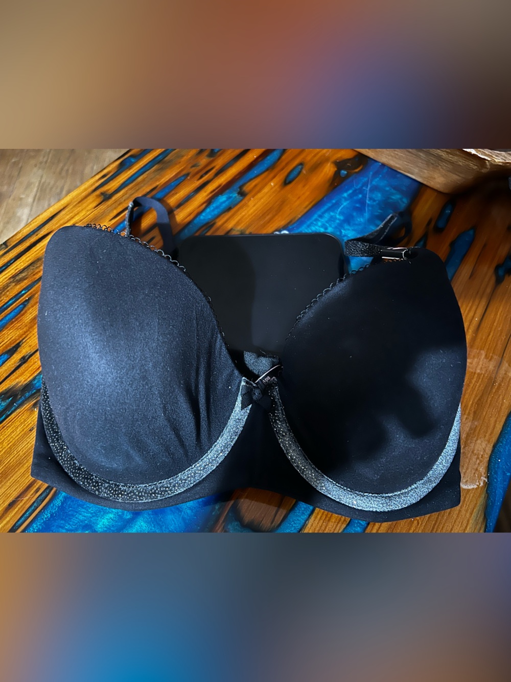 VS Black lightly Padded Underwire Bra with shimmer trim, size 32 DDD, NWT